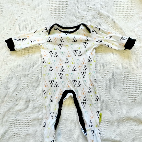 Mini Heroes | size 9m EUC Super cool Tepee motif romper with leg snaps. - Picture 2 of 2